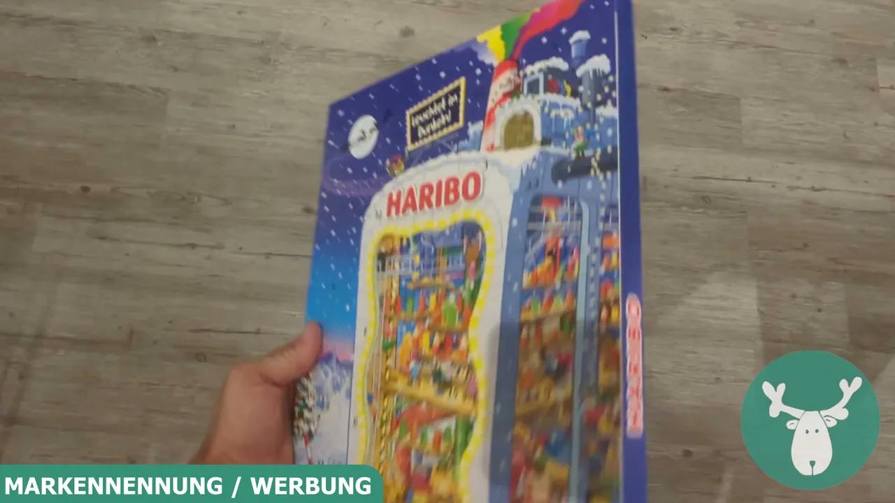 Von der Seite betrachtet lässt sich das handliche Format des Kalenders gut erkennen.